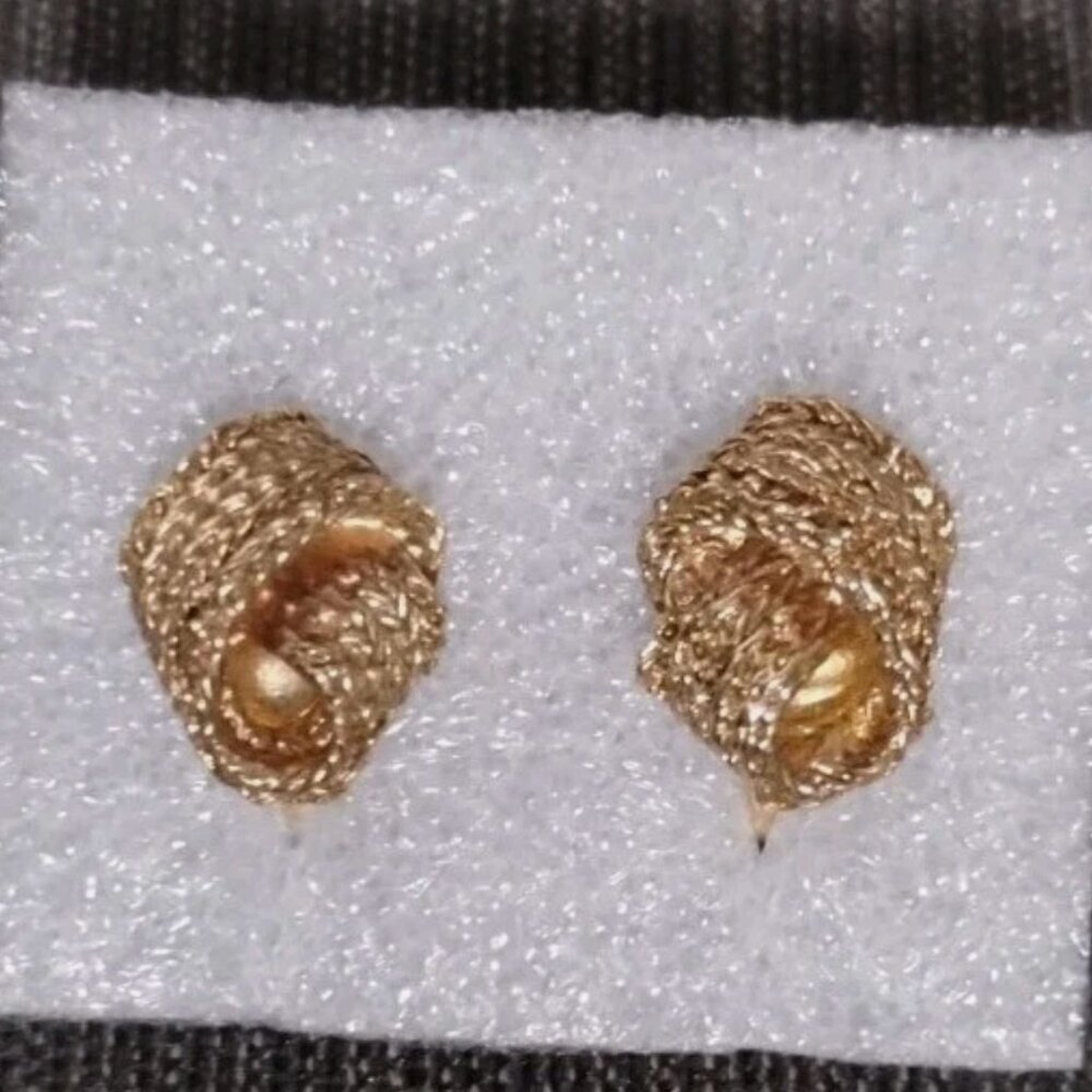 Vintage Christian Dior Knot Gold Tone Clip-On Earrings ~ Signed - Picture 1 of 5